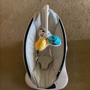 MamaRoo4 infant seat,